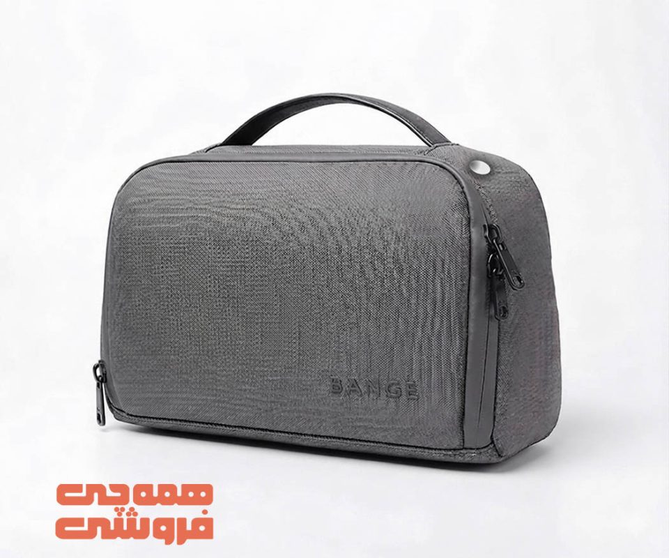 کیف دستی بنج با جنس برزنت مقاوم در برابر آب. طراحی مستطیلی، دسته حمل مشکی. مناسب استفاده روزمره، محل کار و سفر. نه ادایی، نه گرون.